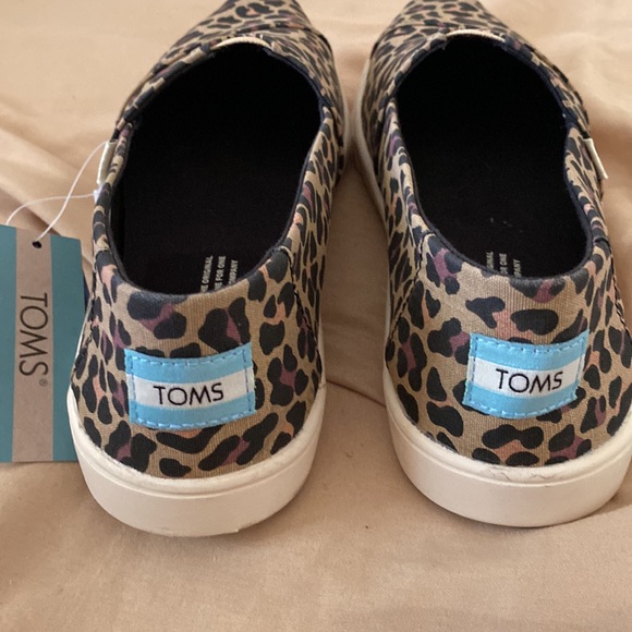 TOMS Size 8 - Picture 3 of 3